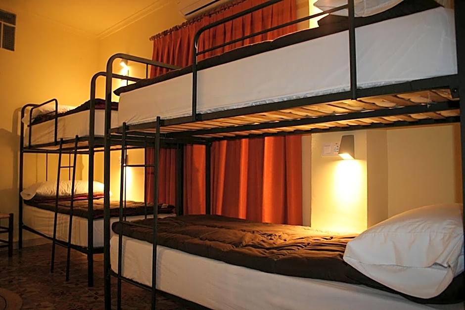 Casa Antiquary - Albergue Turístico