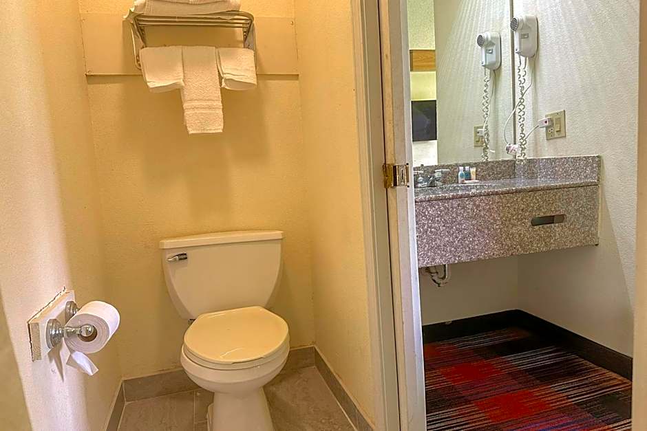 Classic Inn By OYO I- 240 Near Memphis Airport