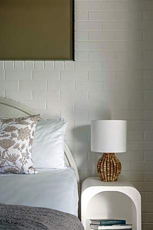 Main Beach Apartments