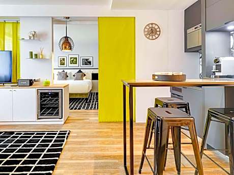 Superior Apartment with One Double Bed and View