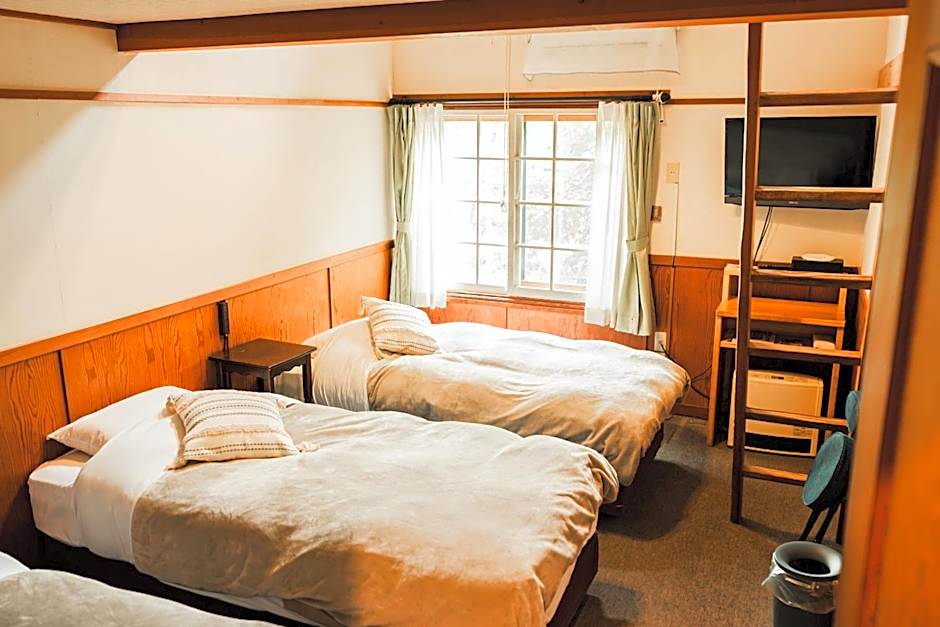 Hakuba Pension & Log Hotel Meteor