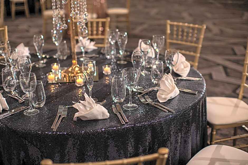 Renaissance by Marriott Dallas Addison Hotel