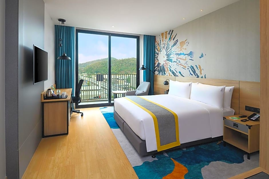 Holiday Inn Hotel and Suites Siracha Laemchabang