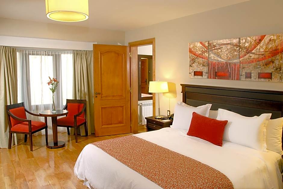 Alma Del Lago Suites & Spa