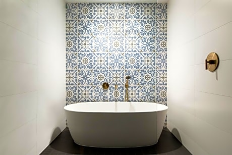 Premium King Room with Soaking Tub