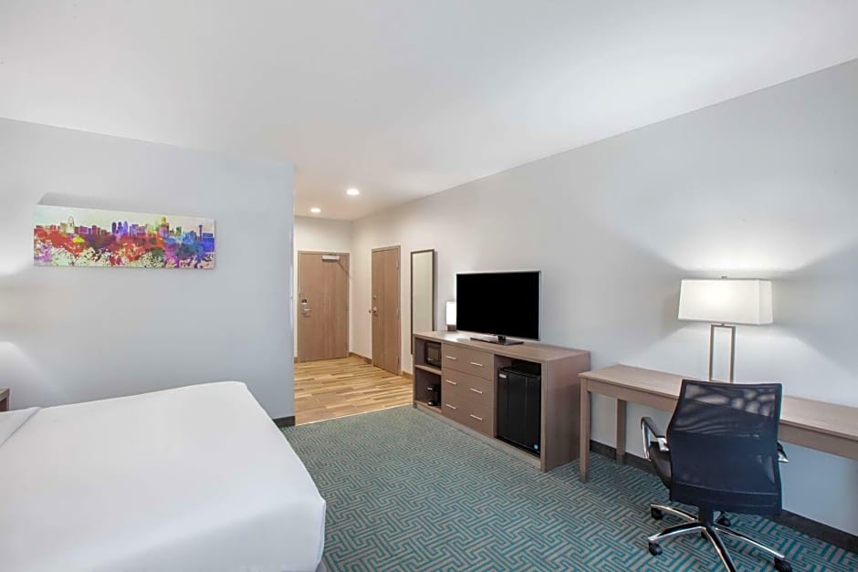 La Quinta Inn & Suites by Wyndham Dallas - Duncanville