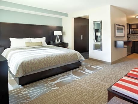 1 Bedroom Suite 1 Queen