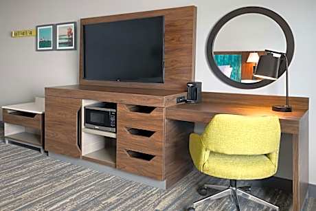 1 King With Chaise Lounge Nonsmoking