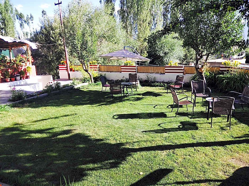 The Deskit Villa – Leh, PA