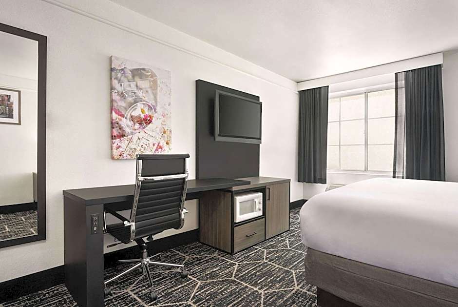 La Quinta Inn & Suites by Wyndham Hesperia Victorville
