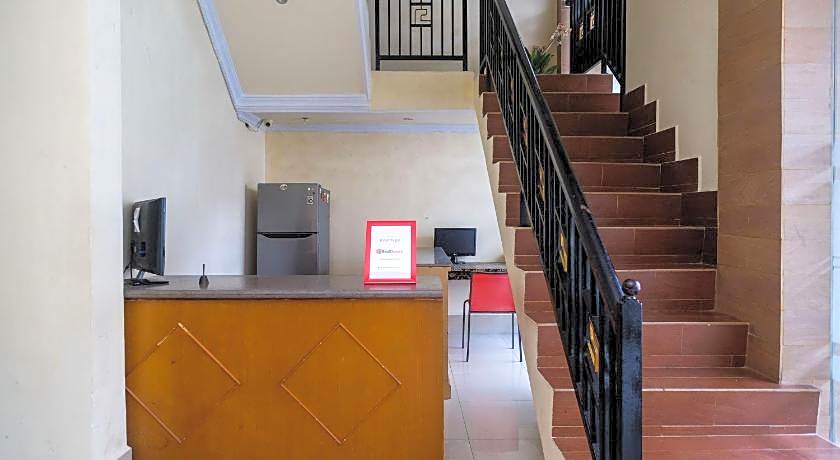 RedDoorz @ Hotel Rich Parepare near Pantai Mattirotasi