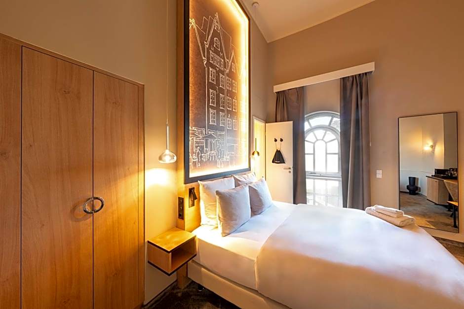 Wasserturm Hotel Cologne, Curio Collection by Hilton