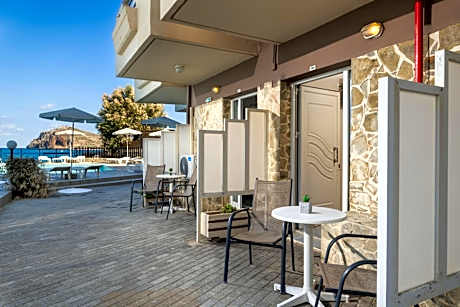 Twin Room with Pool View