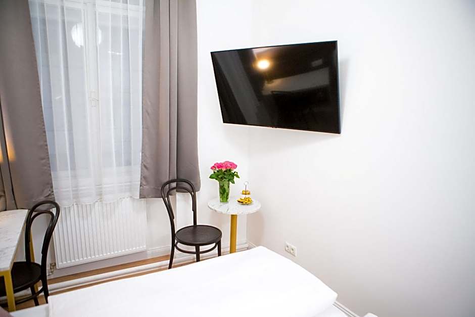 Pension Central I Self Check In I AC in all rooms