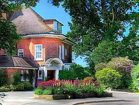 The Manor at Sway – Hotel, Restaurant and Gardens