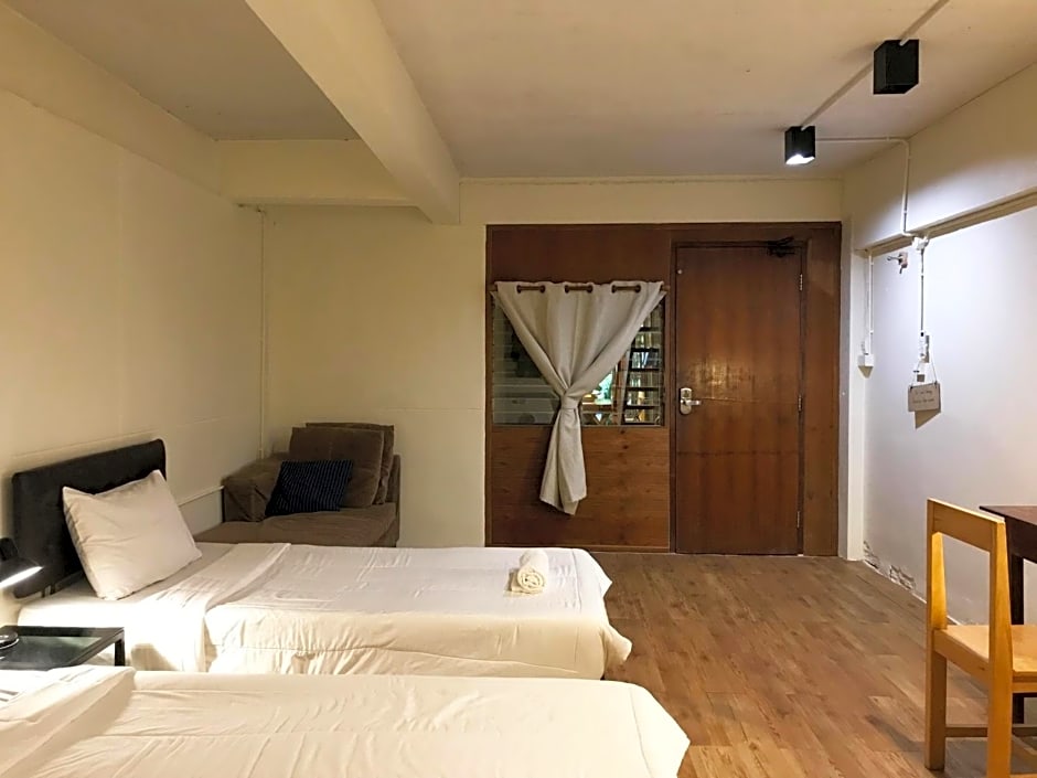 Boundary Hostel and Cafe