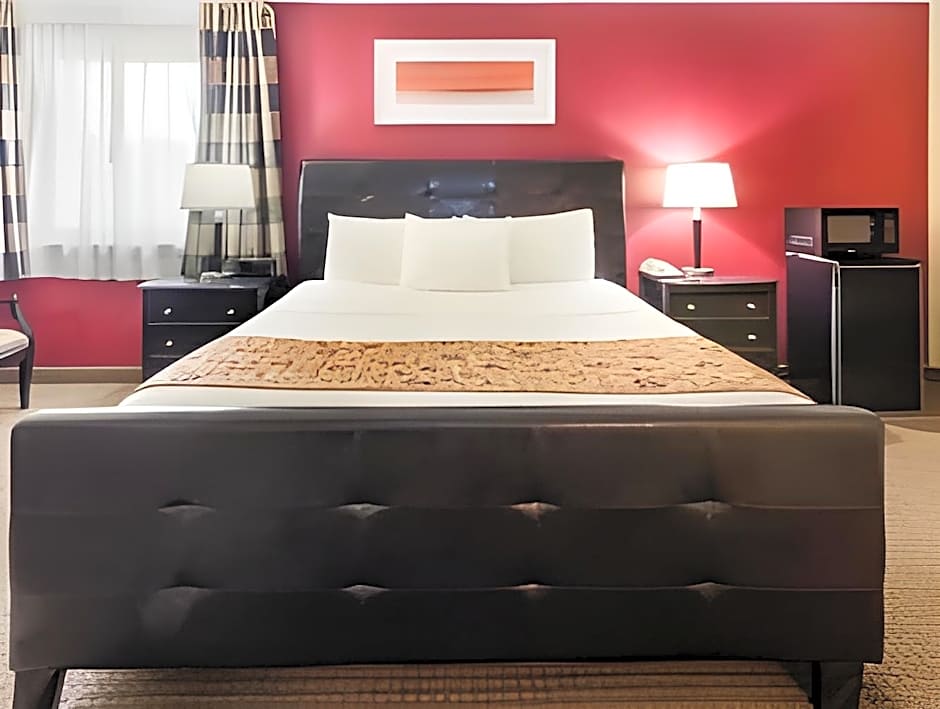 Ramada by Wyndham Bettendorf