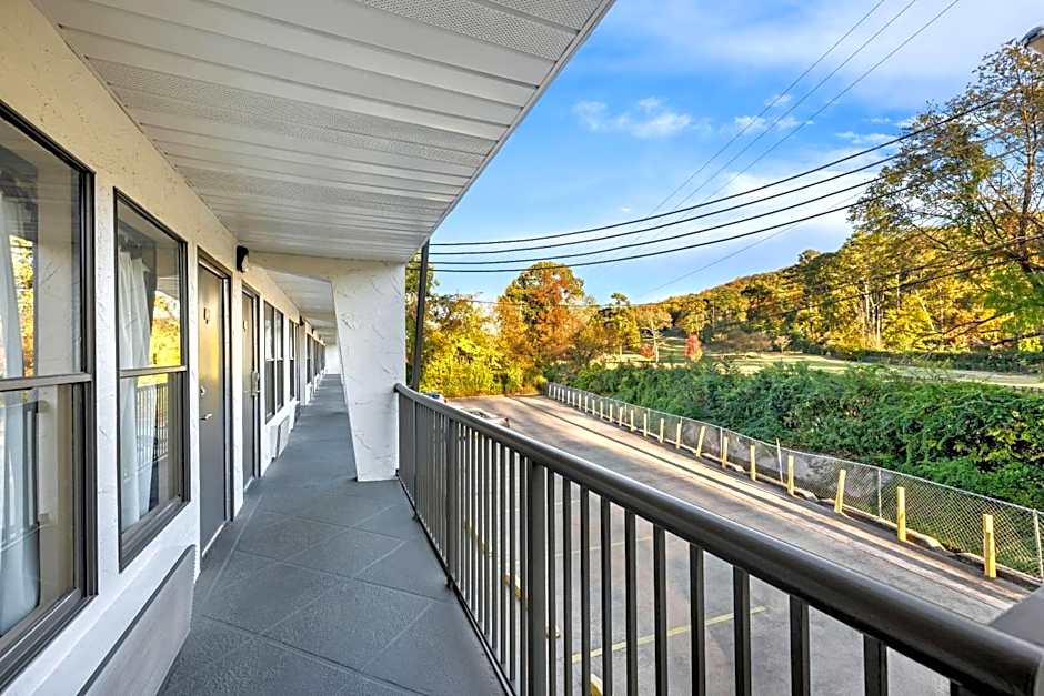 Super 8 by Wyndham Gadsden AL