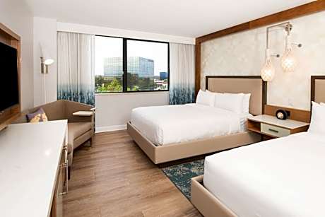 Queen Room with Two Queen Beds and Adapted Tub - Mobility Accessible