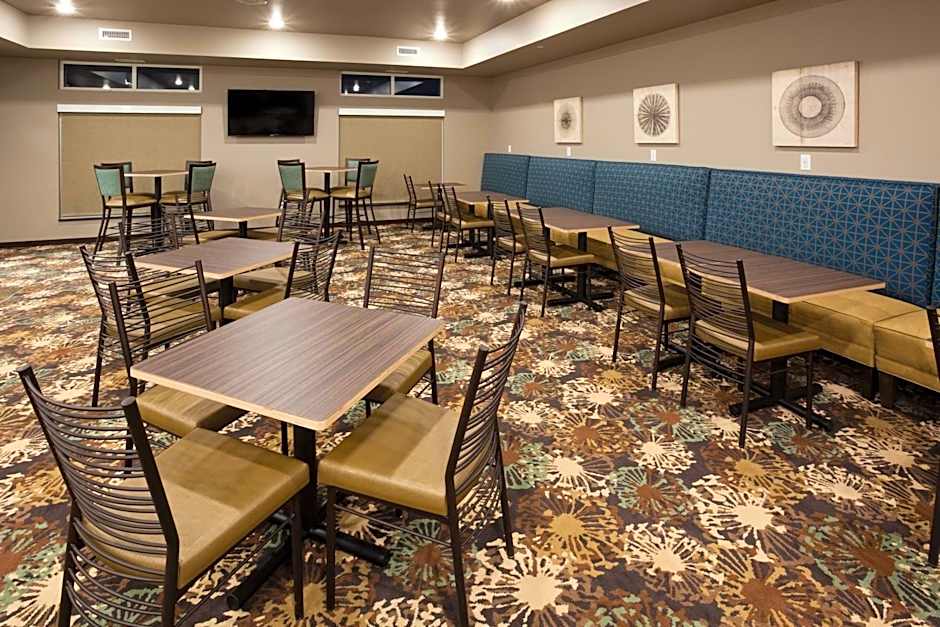 GrandStay Hotel & Suites Valley City