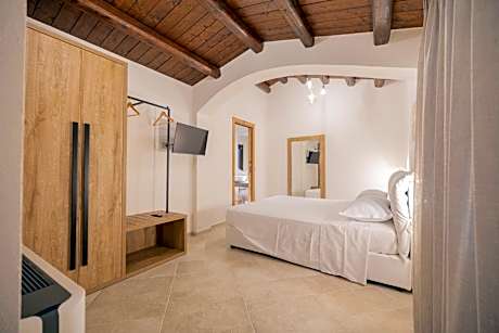 One-Bedroom Deluxe Apartment