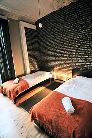 Deluxe Twin Room with Shared Bathrooms