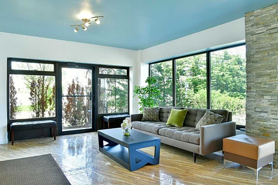 The Freeport Inn and Marina