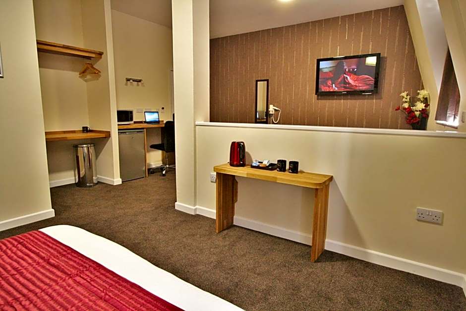 Central Hotel Gloucester by RoomsBooked