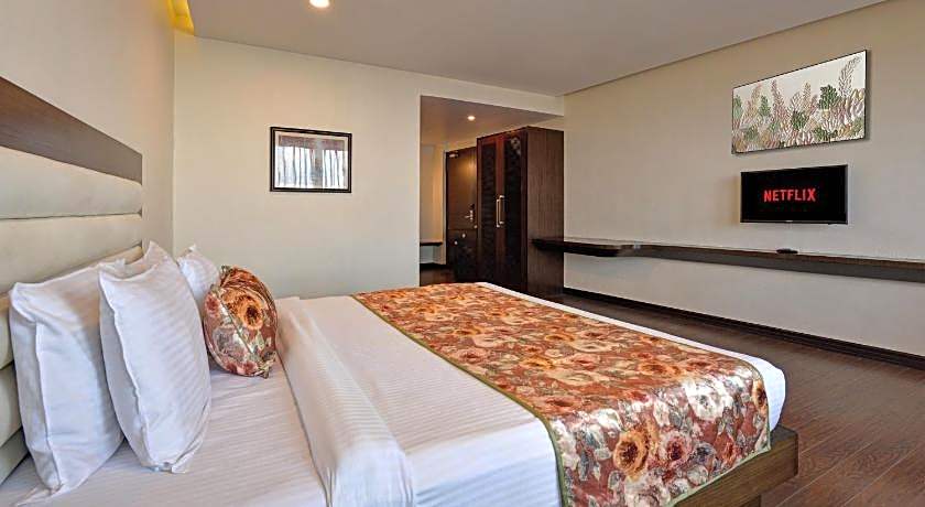 Summit Montana Suites & Spa at Mall