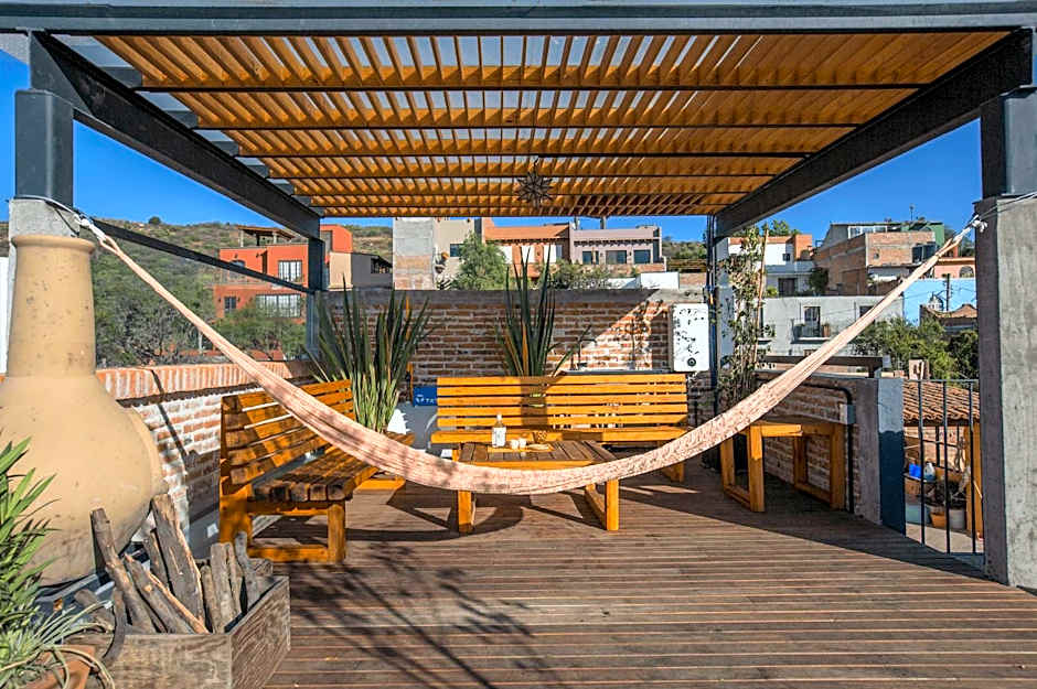 Departamento en planta baja con patio, dos habitaciones con dos ba¿os completos sala y cocina integral Vistas desde la azotea de