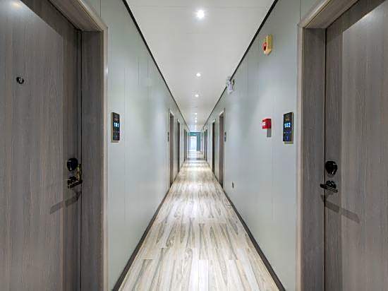 Sainan Hotel (Chenjiayu Rainbow Bridge Subway Station)