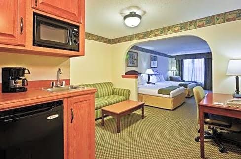 Holiday Inn Express Hotel & Suites Forest