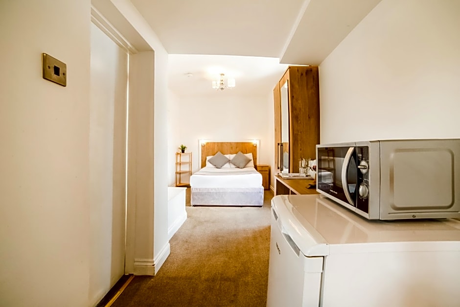 OYO TamTam Acton Hotel