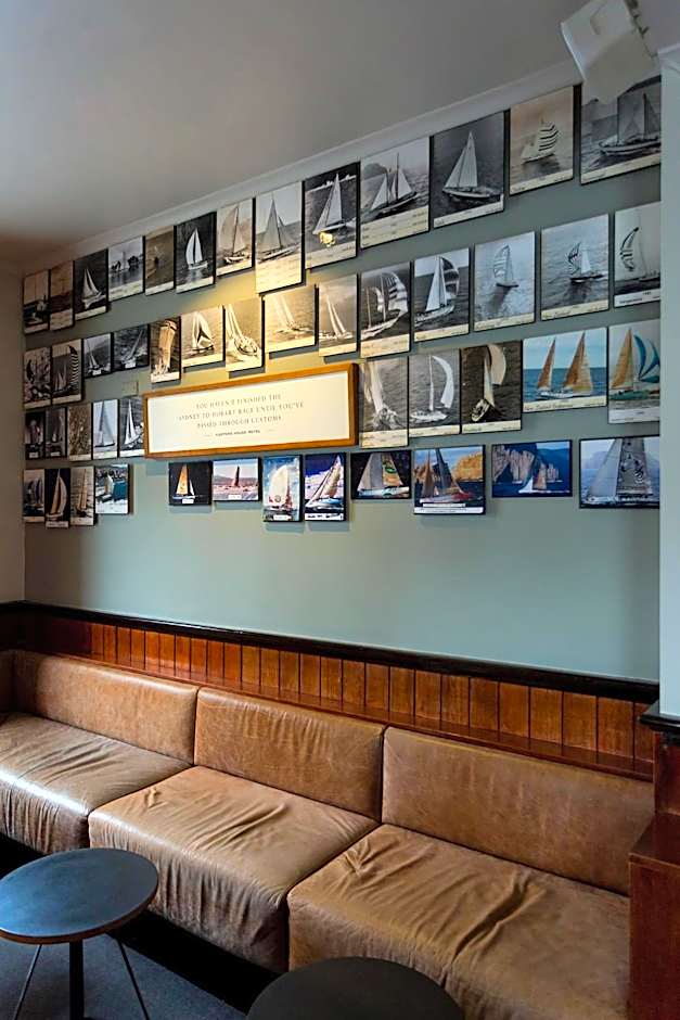 Customs House Hotel