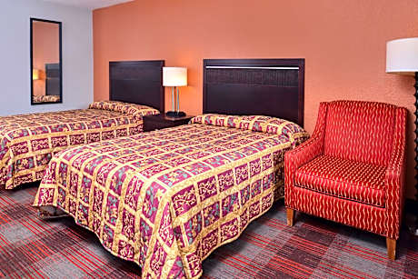 2 Double Beds-Nonsmoking-Free Wifi-Microwave- Mini-Fridge-Cable Tv-Showtime-