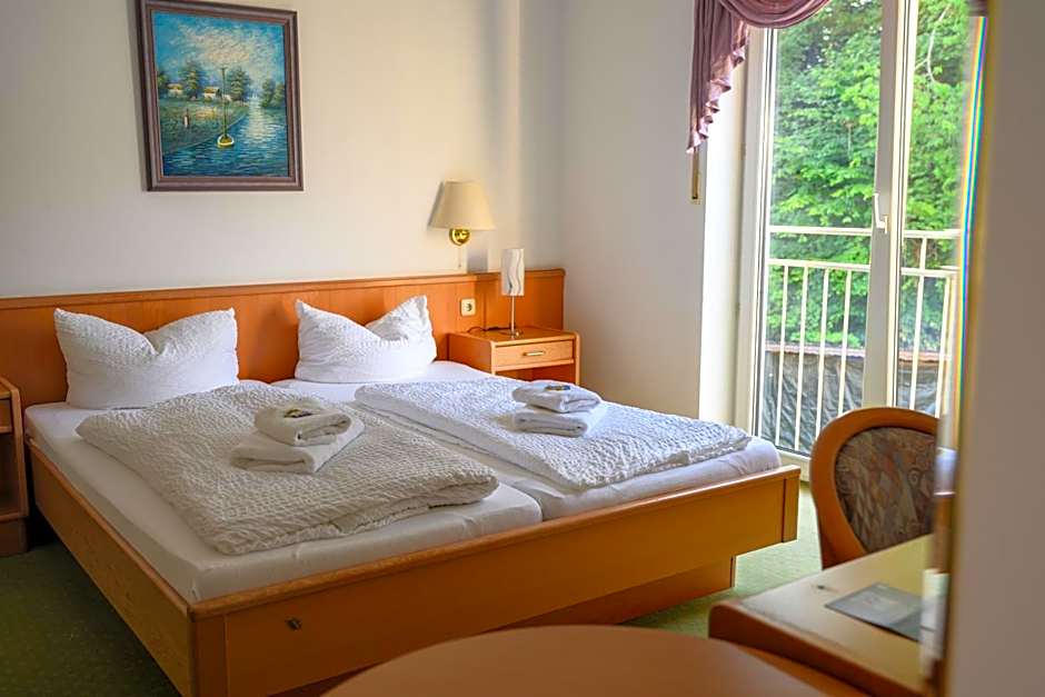 Hotel BURGWALD