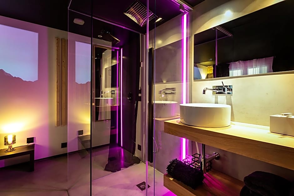 The Black Boutique -- Turistea Suites