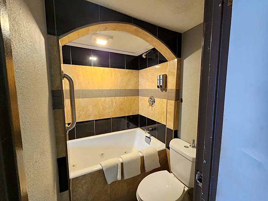 Americas Best Value Inn & Suites Little Rock at Scott Hamilton D