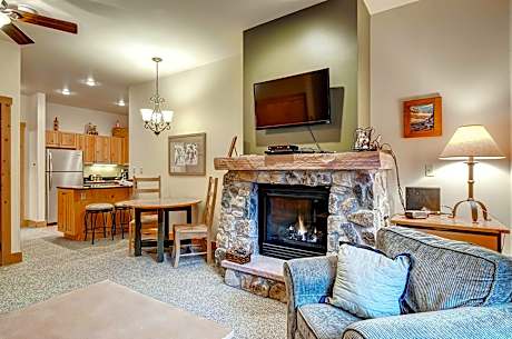 Studio Condominium