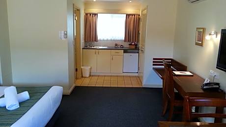 Deluxe Family Room with Bath