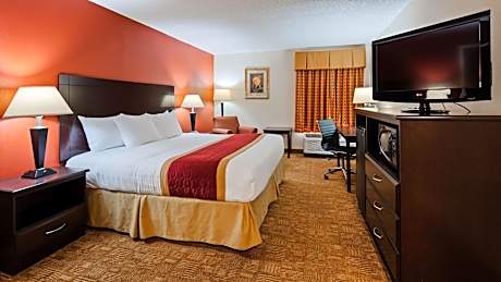 Deluxe King Suite - Non-Smoking