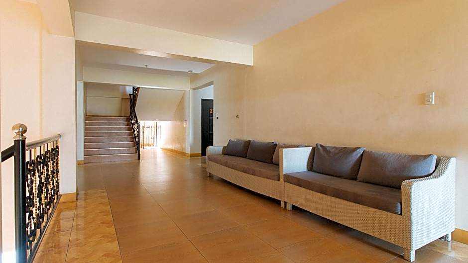 RedDoorz @ Golden Skye Hotel Guagua