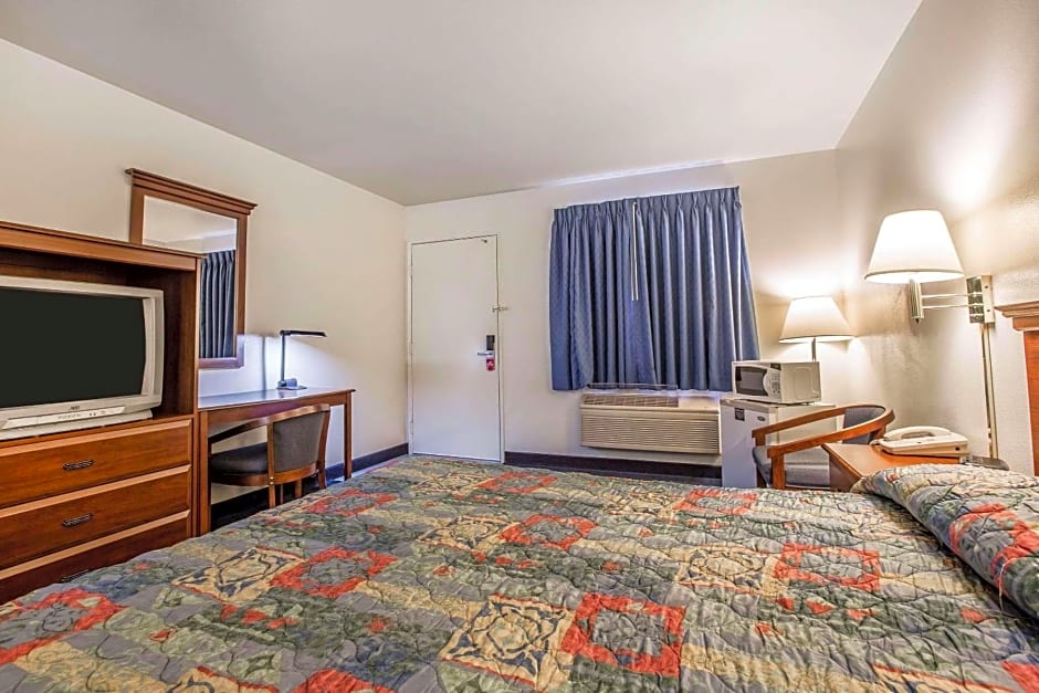 Econo Lodge Inn & Suites Ridgecrest