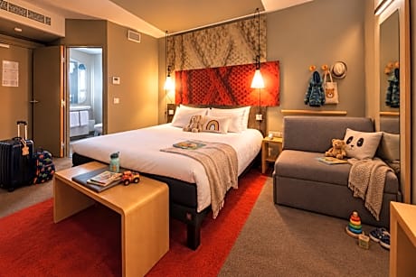 Comfortable, Spacious Room With Queensize Bed, Bathroom And Coffee Machine