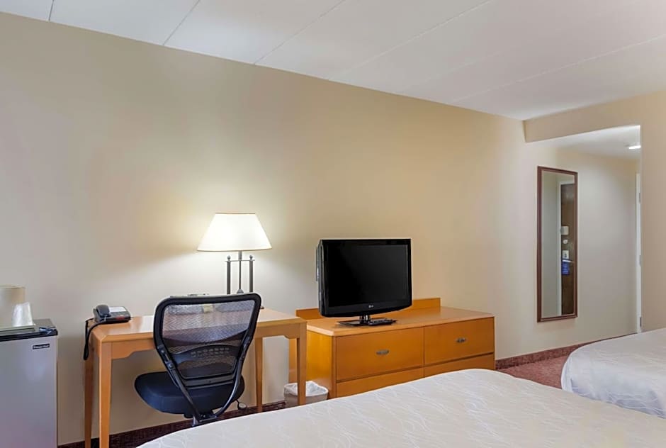 All Seasons Inn & Suites