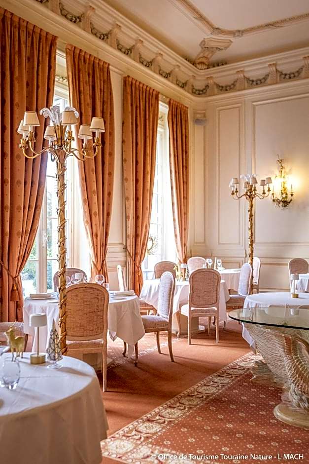 Chateau De Rochecotte