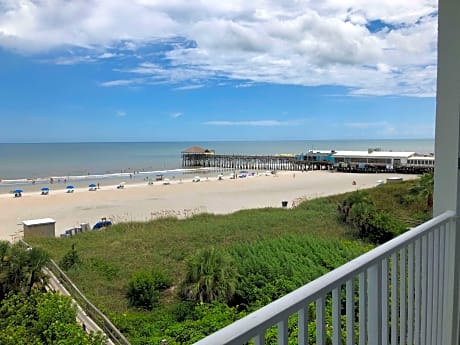Oceanfront Queen Room with Two Queen Beds and Balcony - Non-Smoking