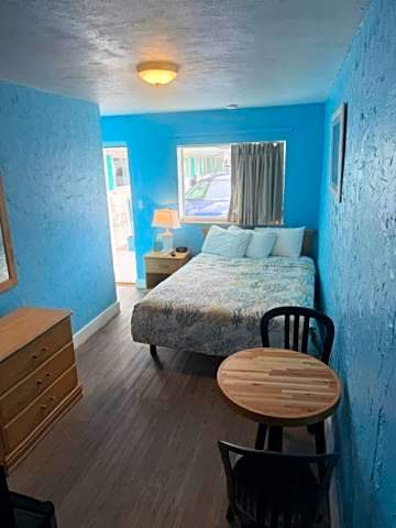 Surfcomber Motel