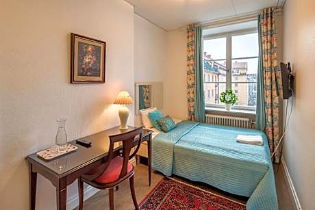 Small Double Room with Shared Bathroom