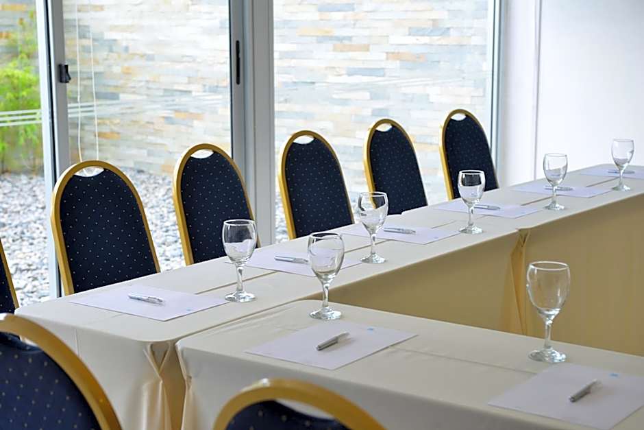 Real Colonia Hotel & Suites